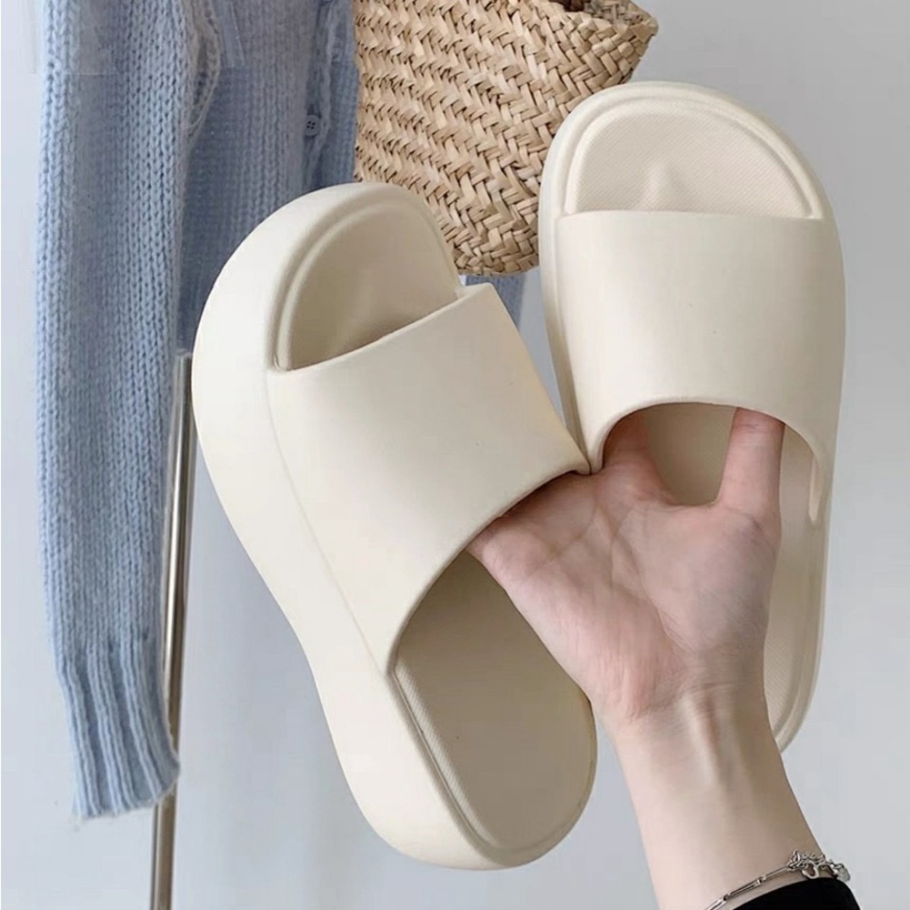Lightweight platform sandals